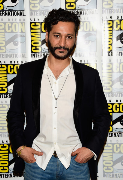 How tall is Cas Anvar?